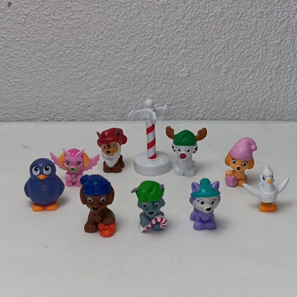 Lot of 10 Spin Master Paw Patrol Christmas Pups 2" Mini Figs